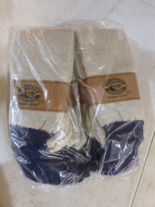 lot 148 image: 6 Pair of Hudson Bay Traders Thermal Socks