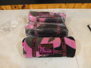 lot 149 image: 3 Buck Commander Fleece Throws