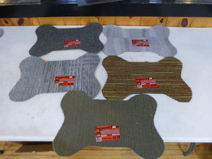 lot 152 image: 5 Pampered Pooch Food and Water Bowl Mats