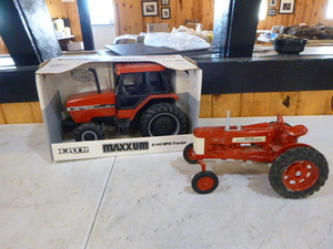 lot 158 image: 2 Die-Cast Tractors