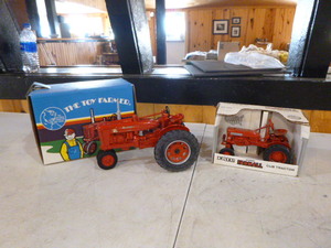 lot 159 image: 2 Die-Cast Tractors