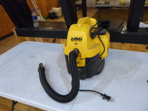 lot 172 image: DeWalt Shop Vac