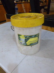 lot 179 image: Plano Insulated Minnow Bucket