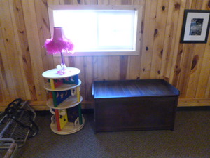 lot 184 image: Childrens Room Items