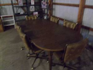 Kitchen Table with 2 leaves and 6 C...