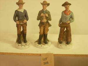 Ardelco Figurines x3...