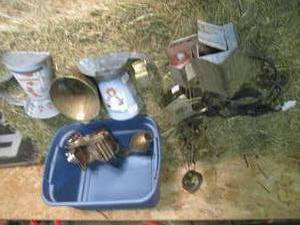 lot 4 image: Tote of Vintage & Home Dcor Items...