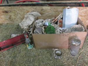 lot 10 image: Box of Vintage Glassware...