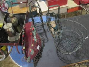 lot 13 image: Lot of Metal Home Dcor Items See...