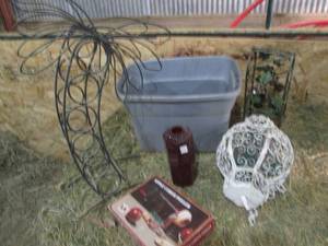 lot 17 image: Home Dcor, Apple CorerPeeler, Wi...