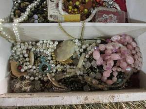 lot 30 image: Lot of Home Dcor...