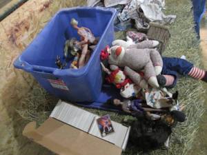 lot 47 image: Tote of Vintage Stuffed Animals, Do...