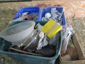 lot 62 image: (3) Totes Includes Vintage Light Co...