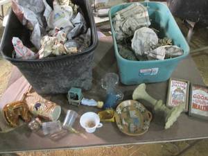 lot 80 image: Tote of Home Dcor and Glassware...