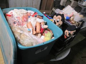 lot 92 image: Tote of Dolls, Stuffed Animals and ...