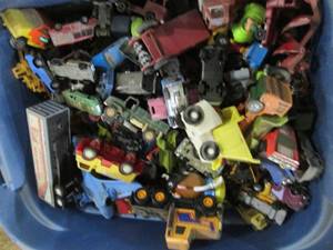 lot 117 image: Tote Full of Matchbox Cars...