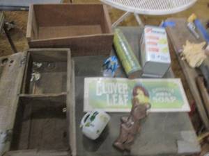 lot 125 image: Lot of Vintage Dcor...