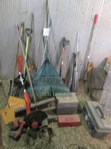 lot 139 image: Huge Assortment of Shovels, Rakes, ...