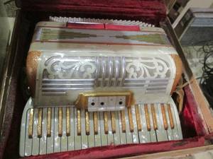 lot 172 image: Accordion In Case Made In Italy ...