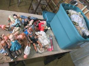 lot 178 image: Lot of Vintage Dolls...