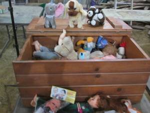 lot 186 image: Wood Toy Chest Full of Toys & Stuff...
