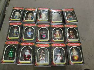 lot 205 image: Christmas Collection Ornaments New ...