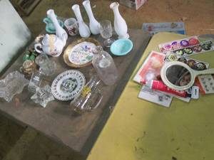 lot 232 image: Lot of Vintage Dcor, Foil Caps, M...