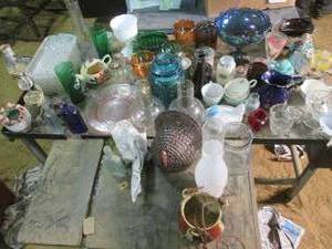 lot 246 image: Large Lot of Vintage Home Dcor It...