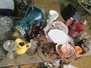 lot 258 image: Large Lot of Vintage Home Dcor an...