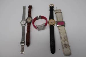 lot 70 image: 5 Watches