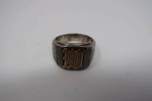 lot 90 image: Heavy Sterling Mens Ring