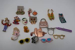 lot 91 image: Funky Misc Lot