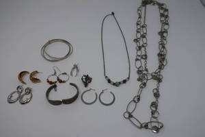 lot 93 image: Silver lot