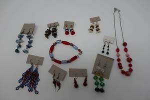 lot 99 image: Bright Bead Jewelry