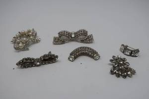 lot 103 image: Sparkly Lot