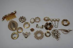 lot 105 image: Gold Toned Lot