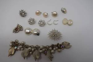 lot 114 image: Pearly Lot