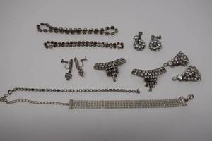 lot 123 image: Beautiful Sparkly Costume Jewelry