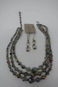 lot 129 image: Iridescent Jewelry