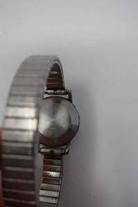 lot 122 image: Vintage Silver Tone Timex