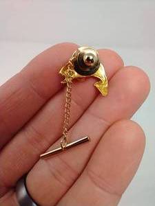lot 104 image: 12K Gold Trout Tie Tack