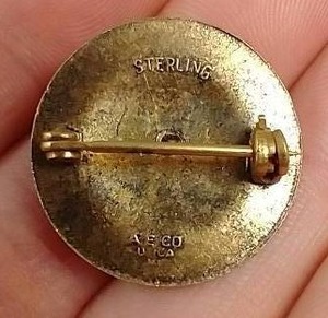 lot 117 image: United States Merchant Marine Sterling Pin