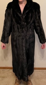 lot 9 image: Saga Mink Coat