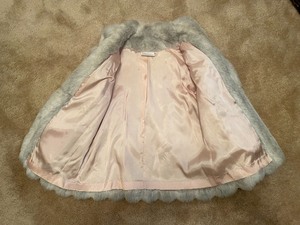 lot 1 image: AMAZING Grey and White Fur Coat