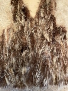 lot 17 image: Gottesman New York Vest