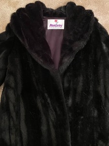 lot 40 image: Monterey Fashions Coat
