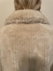 lot 81 image: Sportowne Fur Coat