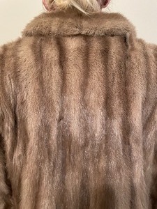 lot 72 image: Roberts Furs Brand Fur Coat