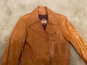 lot 62 image: Genuine Leather Coat