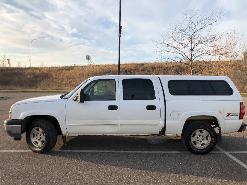 lot 3 image: 2005 Chevy Silverado Crew Cab LT 2 OWNER 